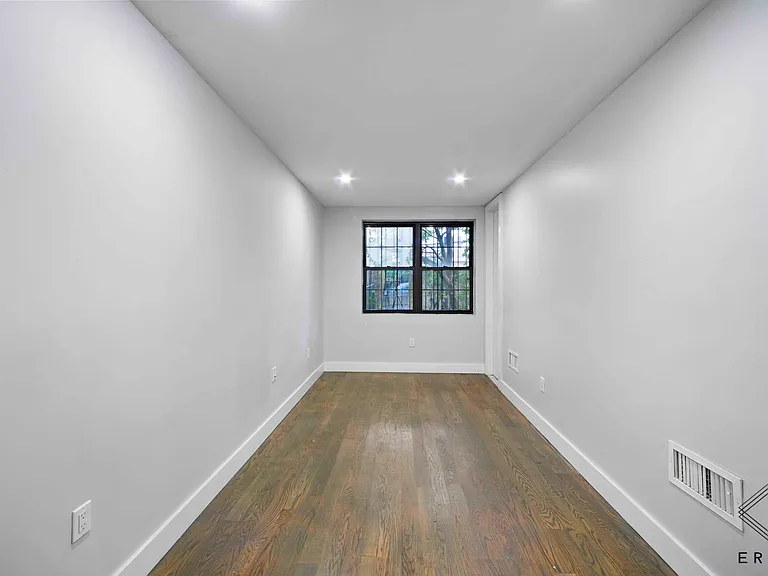 580 E 26th St #2 — Photo 2