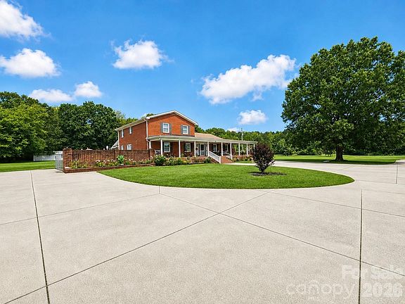 2nd image of 907 Sikes Mill Rd