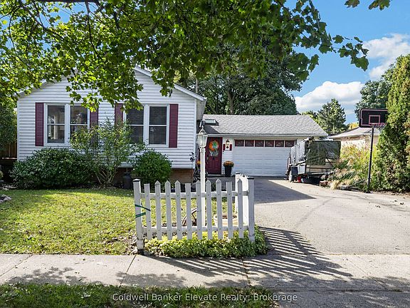 2nd image of 32 Chelvin Dr