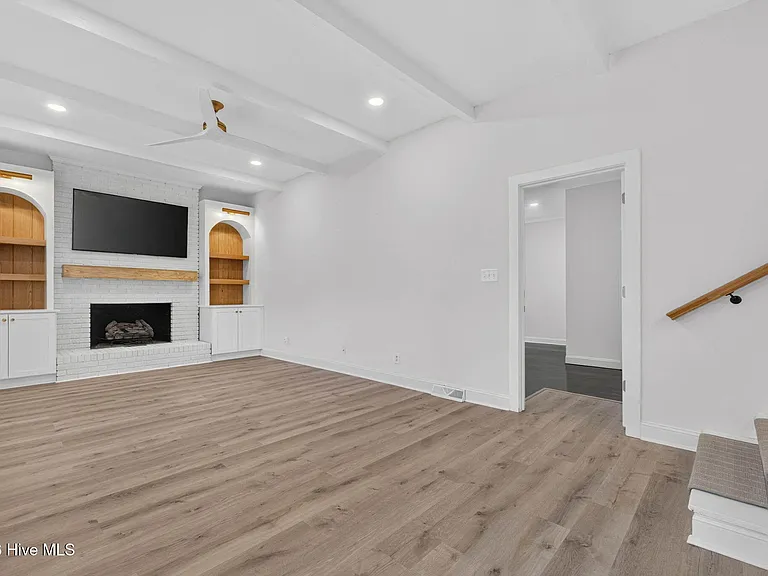 8305 Bald Eagle Ln — Photo 14