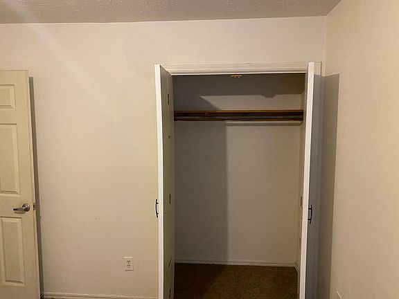 1 closet in Master bed