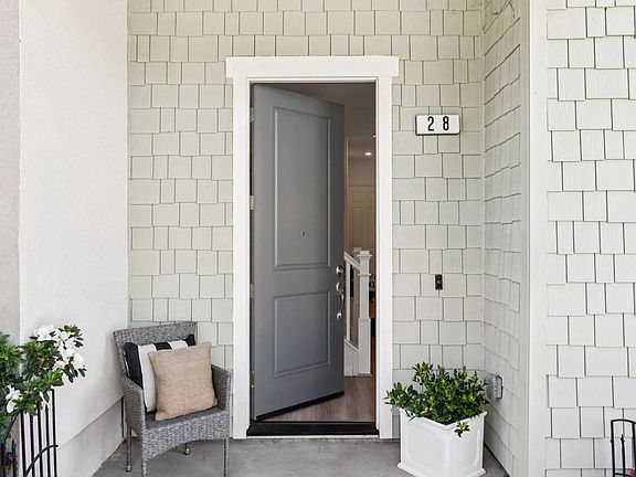 3rd image of 28 Lesina Way