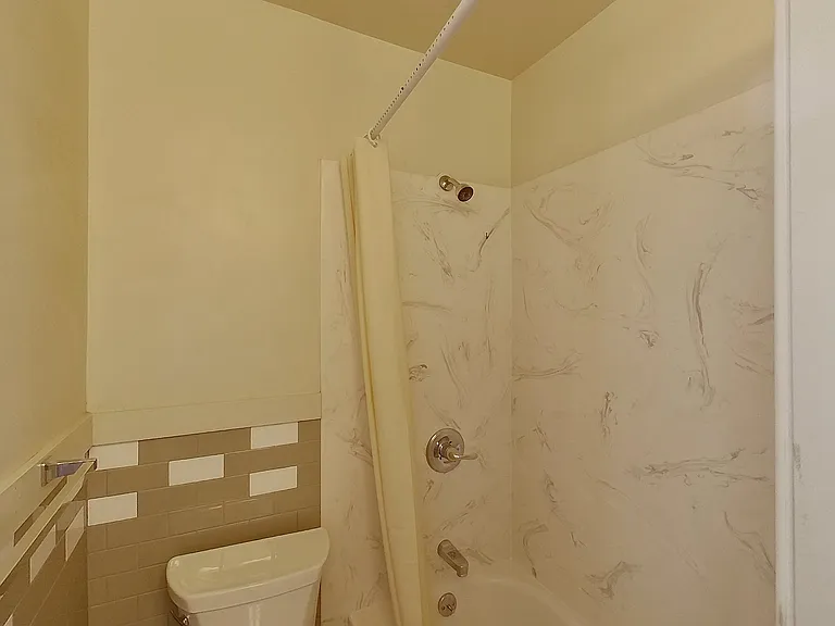 2501 Benvenue Ave — Photo 16