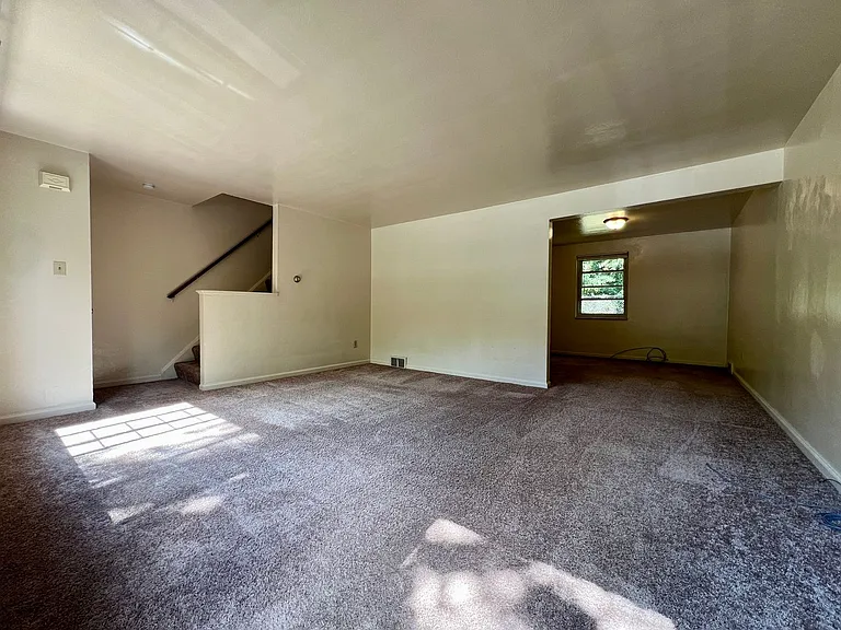 918 Sleepy Hollow Rd — Photo 5