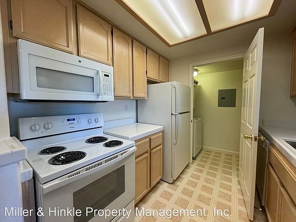 3rd image of 892 Goose Lake Ct