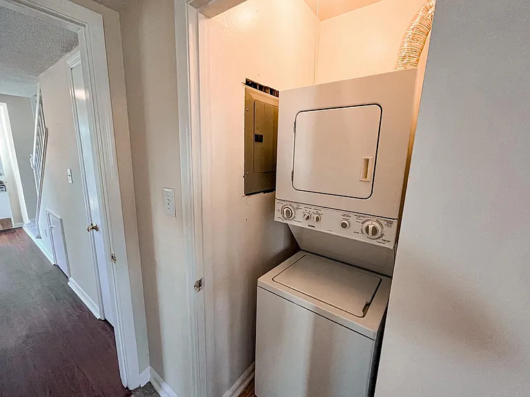 4746 Champion Ct — Photo 10