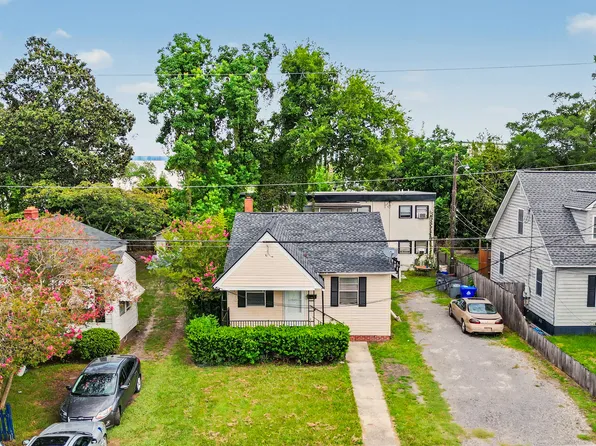 3545 Admiral Dr, North Charleston, SC 29405