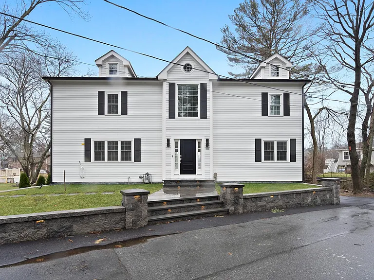 45 Lakeview Ave — Photo 1