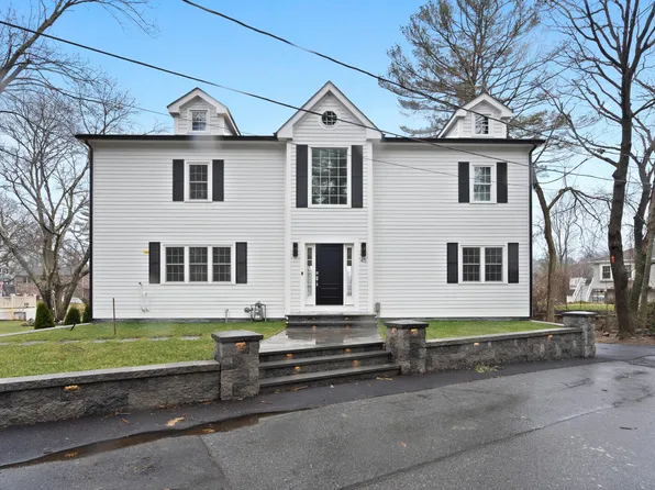 45 Lakeview Ave, Lynnfield, MA 01940