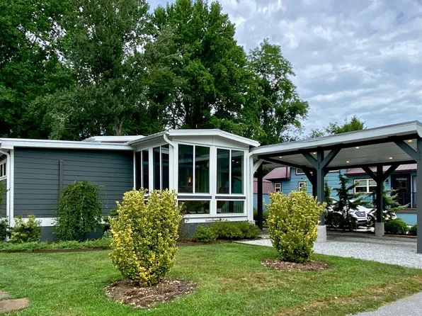 236 Just Wandering Ln, Flat Rock, NC 28731