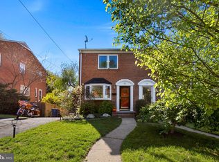 52 Garden Dr, Alexandria, VA 22304