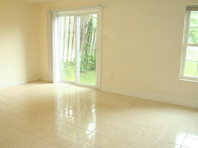 9317 Broadwater Dr — Photo 5