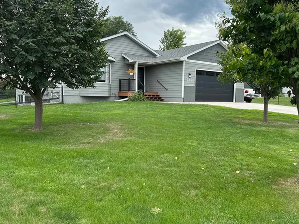 225 E 9th St, Crooks, SD 57020