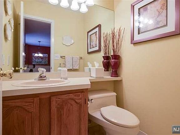 4th image of 229 Crescenzi Ct