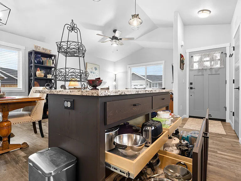 2527 SW Elmer Nelson Ln — Photo 5