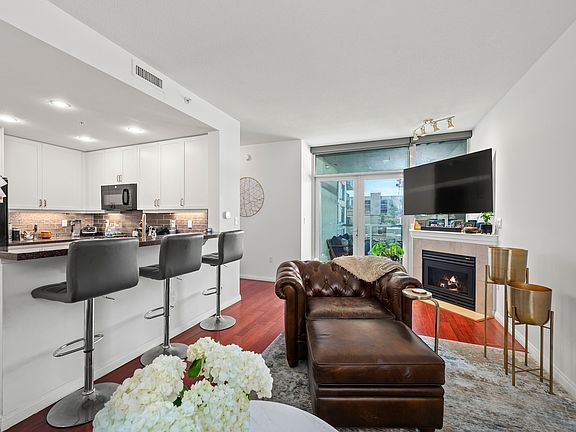 4th image of 850 Beech St #820