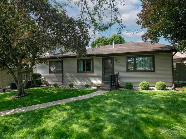 2507 Church Point Dr, Midland, MI 48642