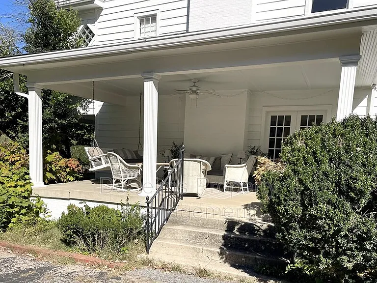704 Timber Ln — Photo 22