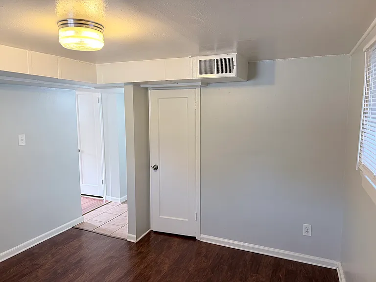 275 E 5th Ave — Photo 12