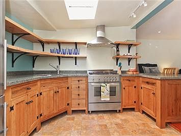 4th image of 237A Greenwich St