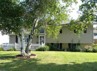 7682 Manor Dr, Mentor On The Lake, OH 44060