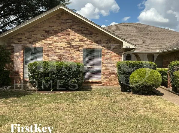 1220 Mockingbird Ln, Desoto, TX 75115