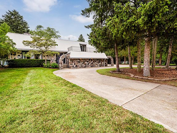 2nd image of 2714 Sunnydale Dr