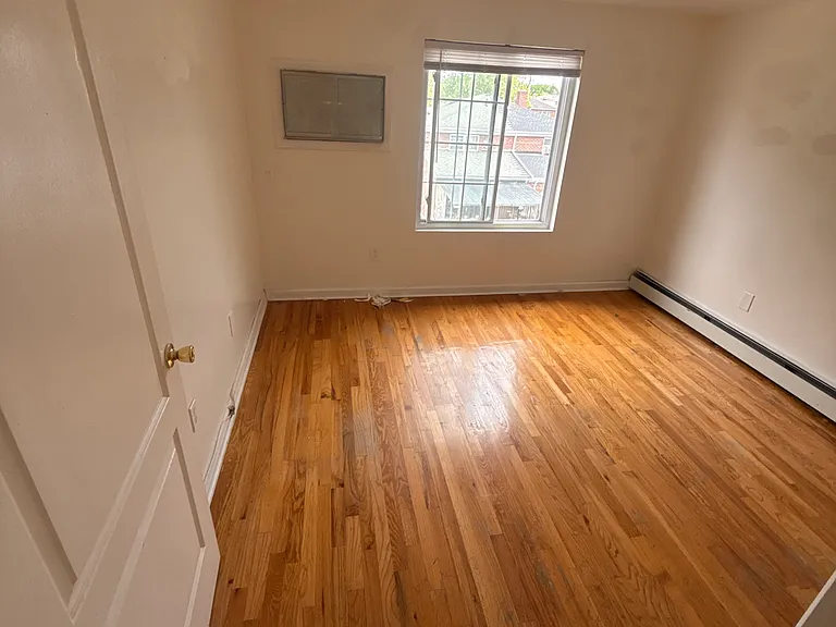 2914 Hering Ave #1 — Photo 9