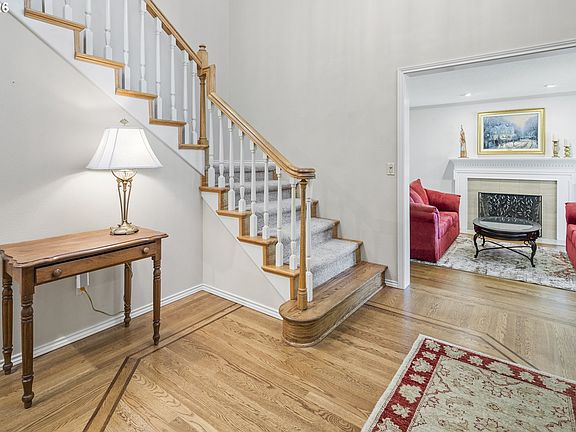 5th image of 2105 Club House Dr