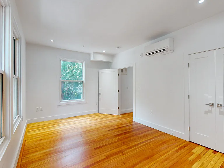 21 Regent Cir #3 — Photo 12