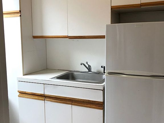 3rd image of 101 7th Ave #5E