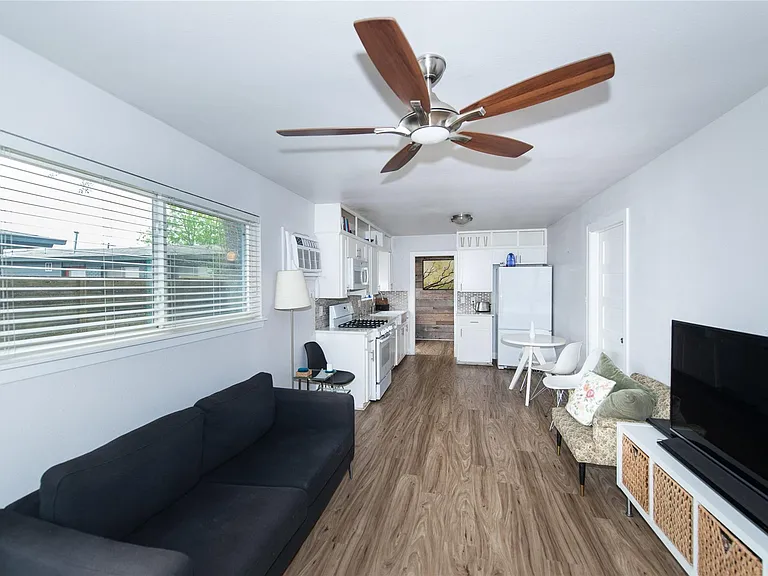 1715 Taylor Gaines St #A — Photo 2