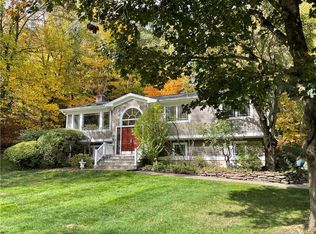 115 Hidden Hollow Ln, Millwood, NY 10546