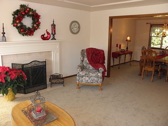 4th image of 16709 89th Ave E