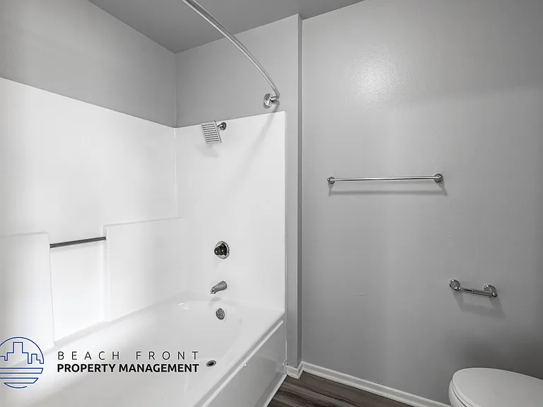 619 E. Riverside Dr. — Photo 28