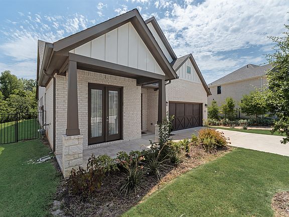 2nd image of 558 Torrey Pines Cir