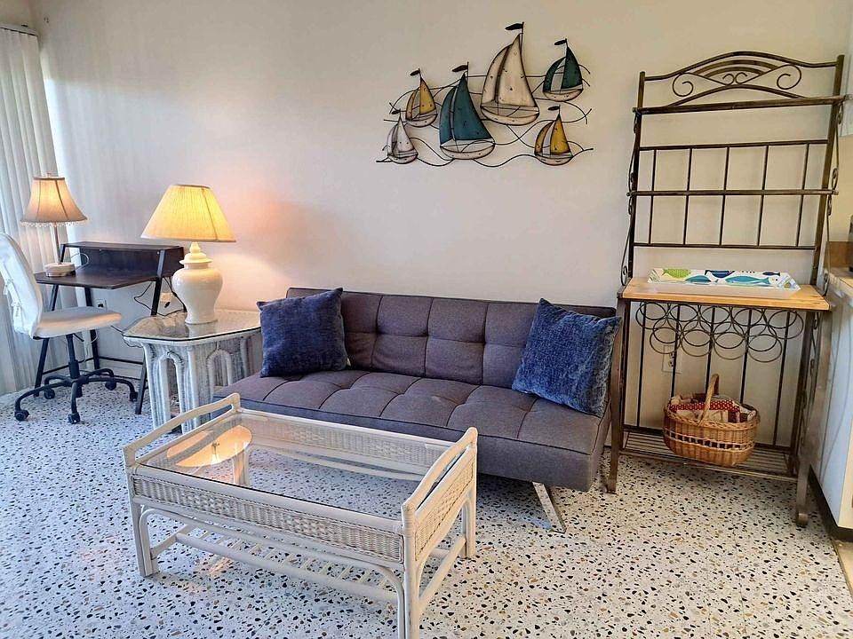 Desoto Square Villas Condominiums Apartment Rentals Bradenton, FL