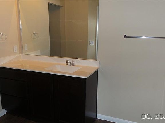 3rd image of 523 Luna Vista Dr