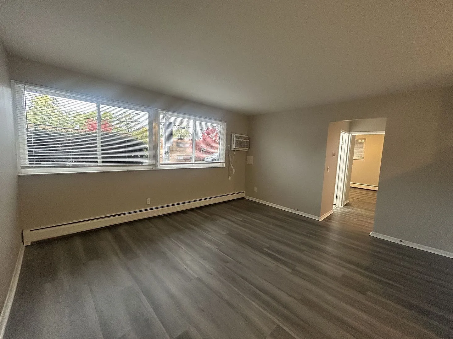 3 bed, 1.0 bath, 794 sqft, $1,320 — Photo 4