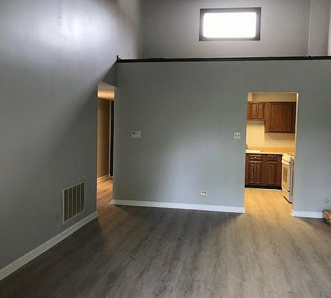 3rd image of 5515 Cromwell Ln Penthouse 3