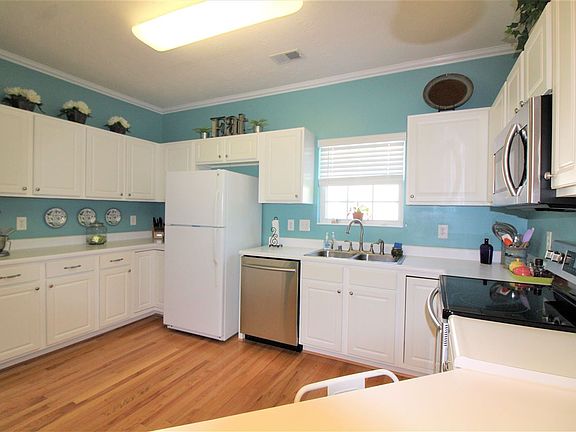 5th image of 1160 Periwinkle Dr