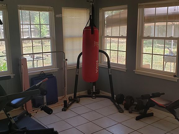 2nd image of 912 Primrose Dr