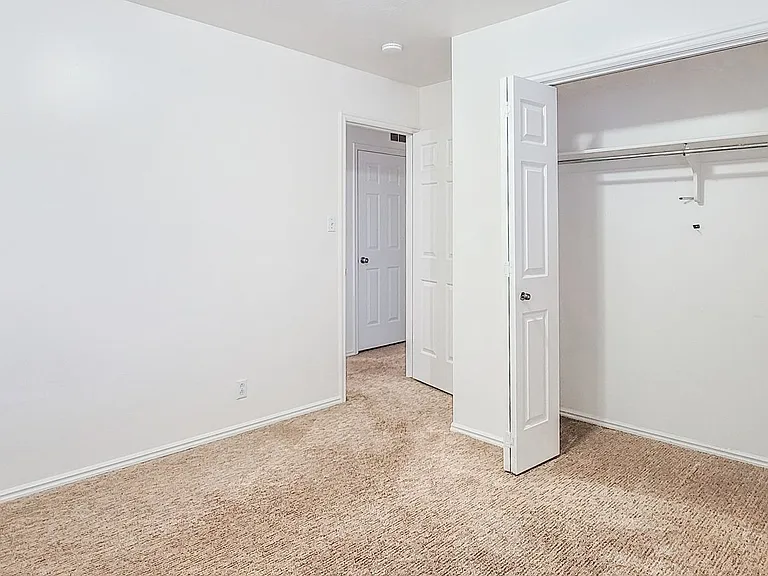 392 W 400 N — Photo 18