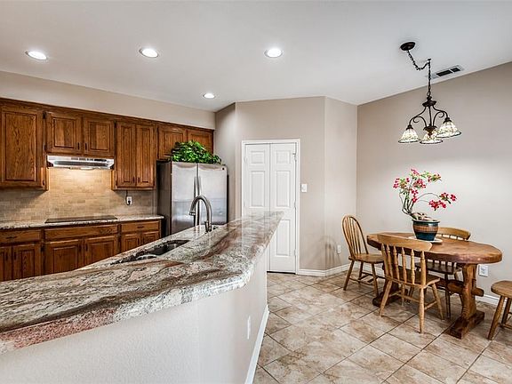 3rd image of 8704 Saddlehorn Dr