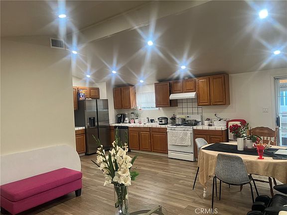4th image of 38657 Lilacview Ave
