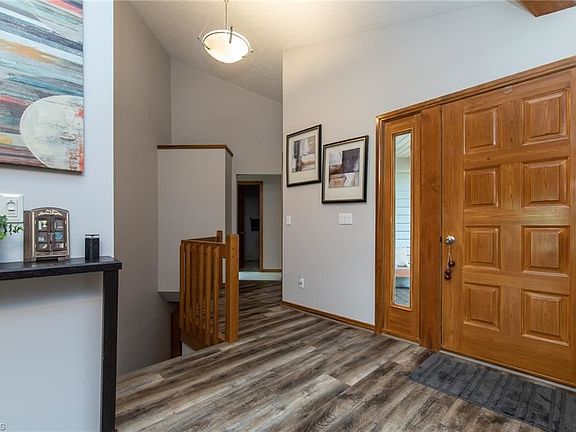 5th image of 240 Twin Creeks Dr