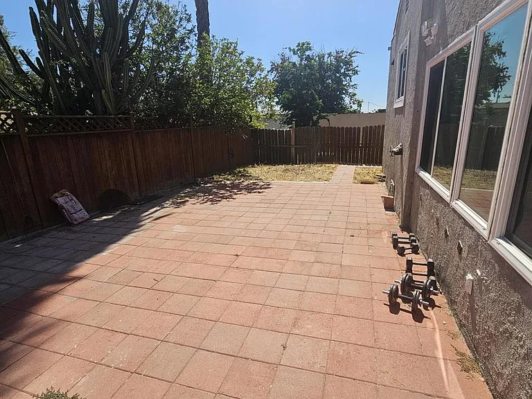 10003 Tujunga Canyon Blvd — Photo 19
