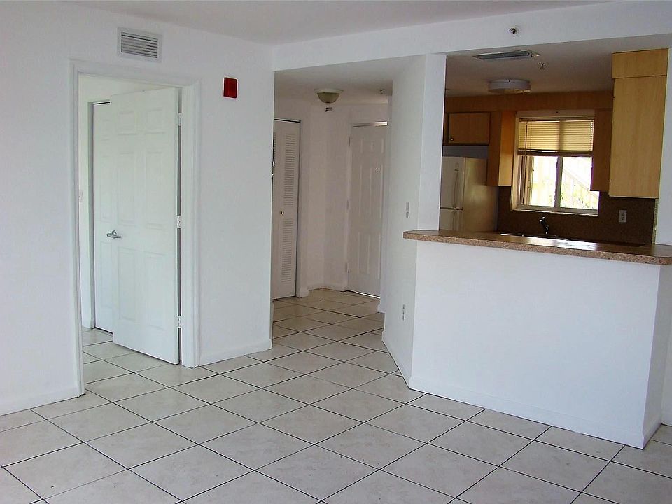 1st image of 328 NW 12th Ave APT 3L