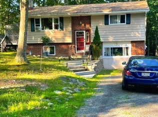 98 Deer Park Ln, Hawley, PA 18428