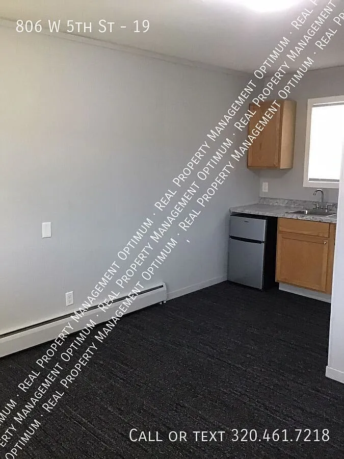Building Photo - 806 W 5th St #19